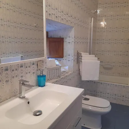 卡萨科提鲁别墅 * 利亚内斯